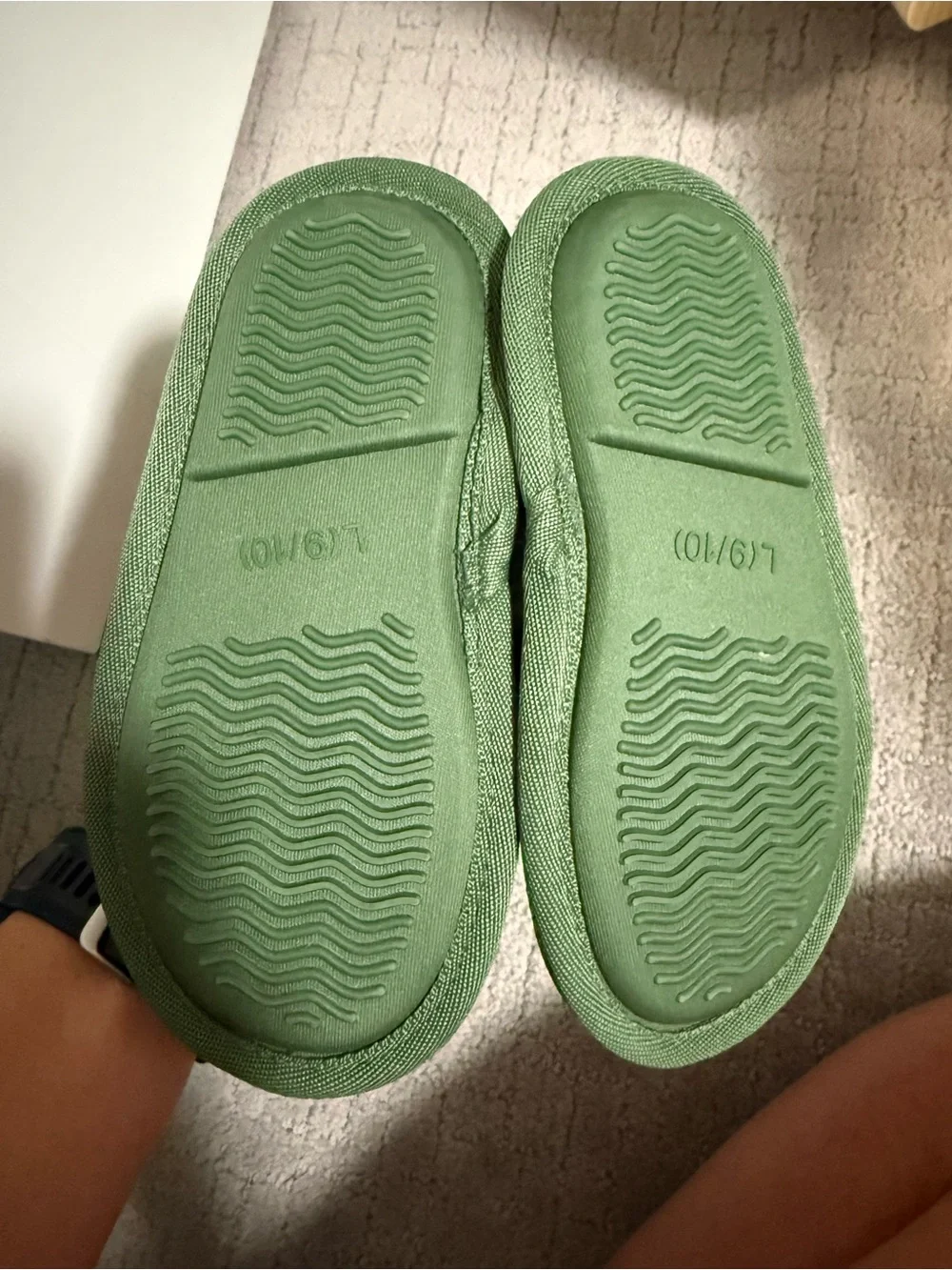 NEW dinosaur slippers toddler sz 9/10